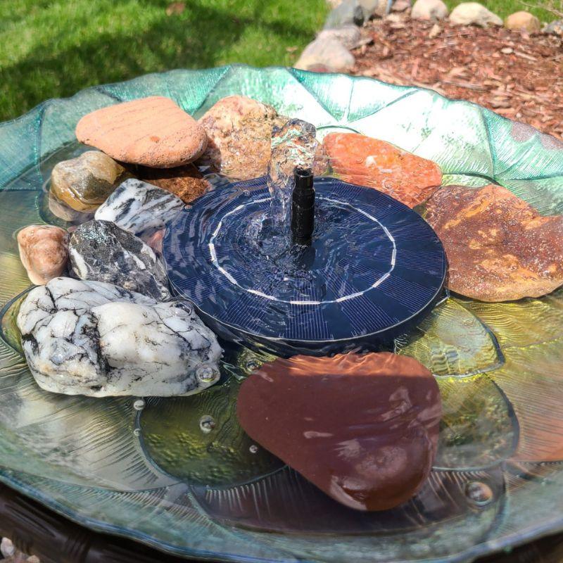 YV Solar Fountain™ | Creëer een leuke sfeer in de tuin!